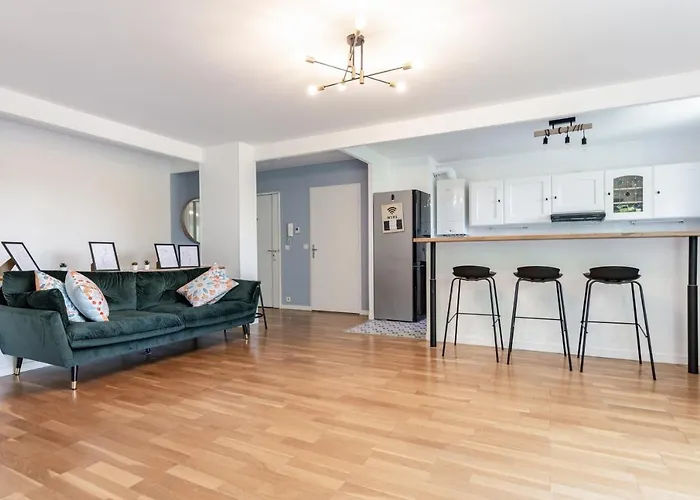 Design 3 Bedrooms Appartment, Near Champs Elysees