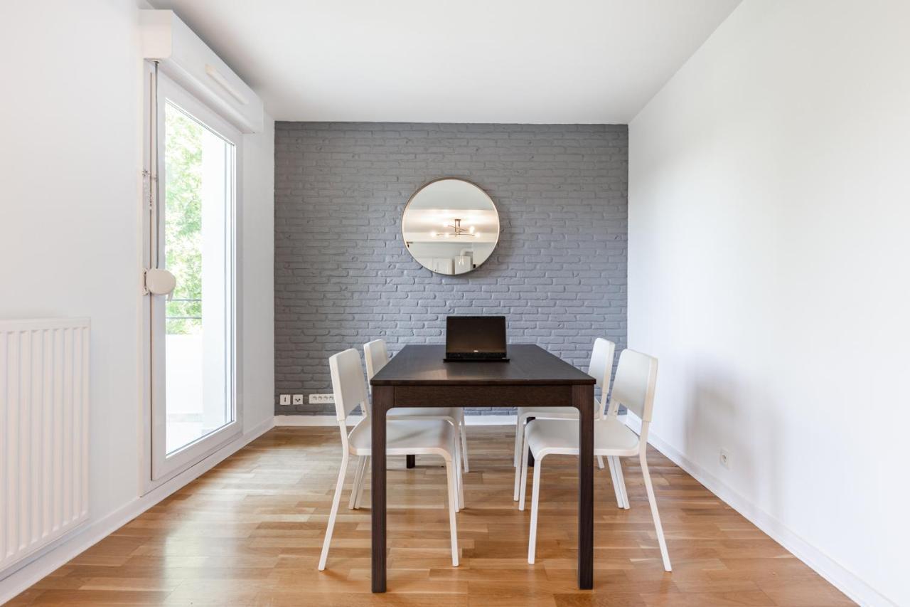 Apartment Design 3 Bedrooms Appartment, Near Champs Elysees
